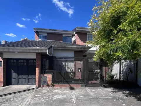 CASA 4 AMBIENTES LOMAS DEL MIRADOR