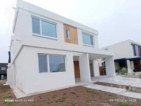 Casa 6 ambientes con 3 baños