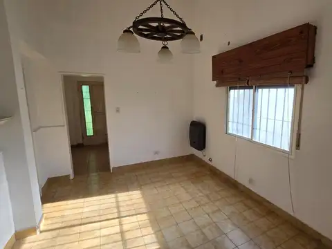 Depto Tipo Casa en Alquiler en Llavallol, $ 690.000