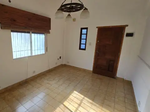 Depto Tipo Casa en Alquiler de 2 dormitorios