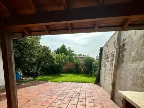 Casa 6 ambientes con 1 baño