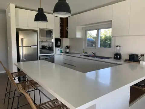 Casa 5 ambientes con 3 baños