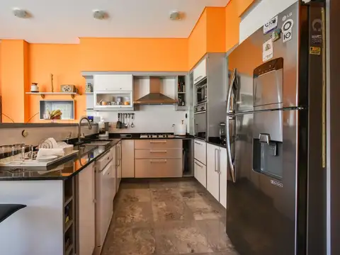 VENTA CASA 5 AMB LA LUCILA HERMOSO FONDO Y PILETA