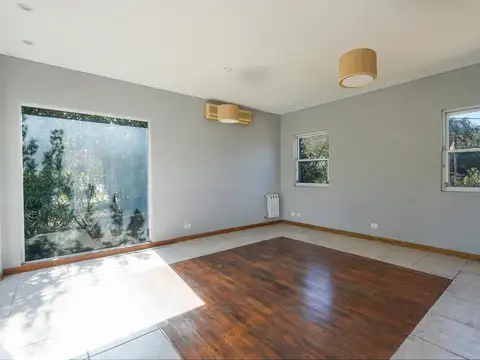 Casa 6 ambientes con 2 baños