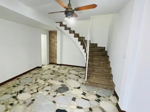 Depto Tipo Casa en Venta 50 años
