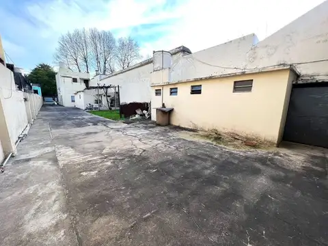 Casa sobre increible lote propio - Villa Maipú