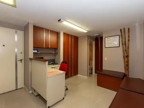 OFICINA EN VENTA EN TRIBUNALES MUY BUENA
