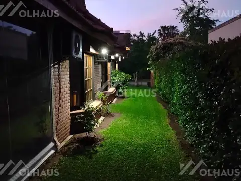 Casa en Alquiler con 2 cocheras