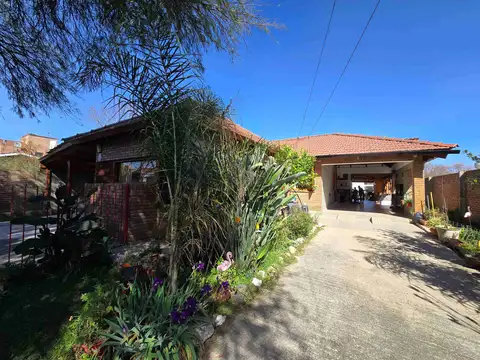 Casa 12 ambientes con 4 baños