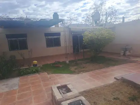 Casa 6 ambientes con 1 baño