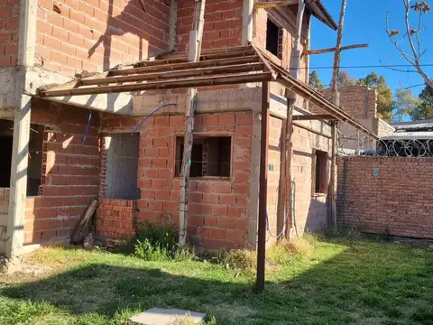 Casa 8 ambientes con 3 baños