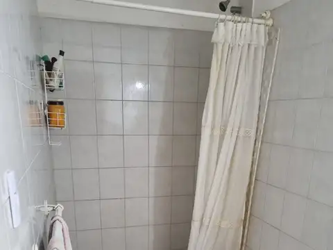 SE VENDE CASA A TERMINAR CON QUINCHO EN CENTENARIO