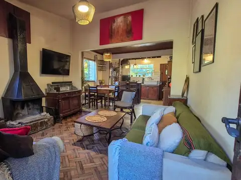 Casa 4 ambientes con 2 baños