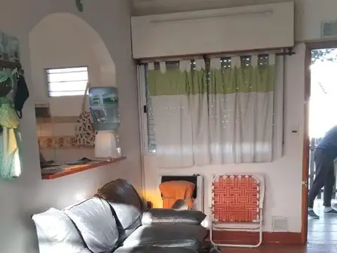 Casa 6 ambientes con 2 baños