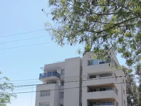 VENTA SEMI PISO 2 DORMITORIOS, BALCON Y COCHERA