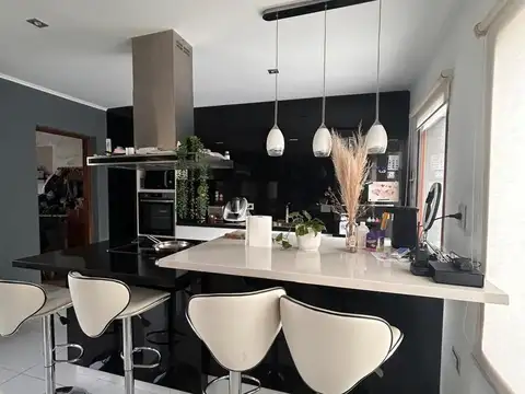 Casa 2 ambientes con 2 baños