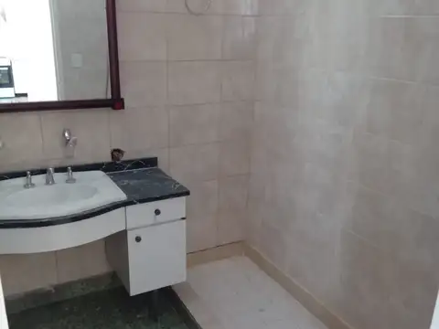 Excelente Casa con Galpón