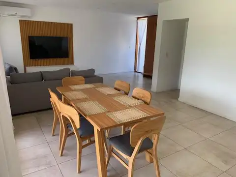Casa 5 ambientes con 4 baños