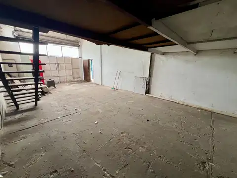 GALPON - 330 M2 CUB APROX - SIN COLUMNAS - LOTE 10 X 37