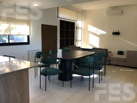 Casa 4 ambientes con 2 baños