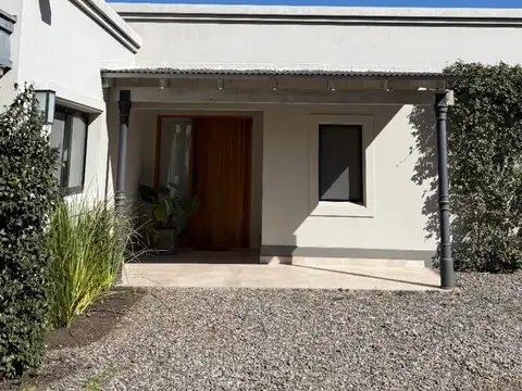 Casa en alquiler de 3 dormitorios en Club de campo El Tipal, Salta