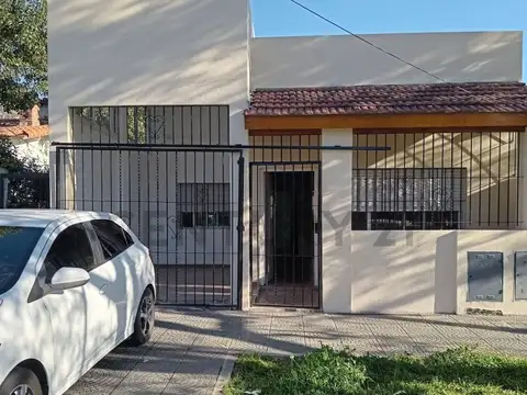 VENTA CASA 4 AMBIENTES SAN ANTONIO DE  PADUA/  GARAGE PATIO FINANCIACIÓN 35%