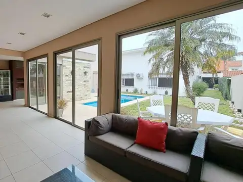 Casa en Venta en Castelar, USD 290.000