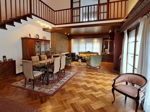 Casa 5 ambientes con 4 baños