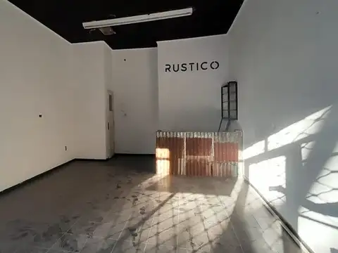 Local en Alquiler en Monte Castro, $ 800.000