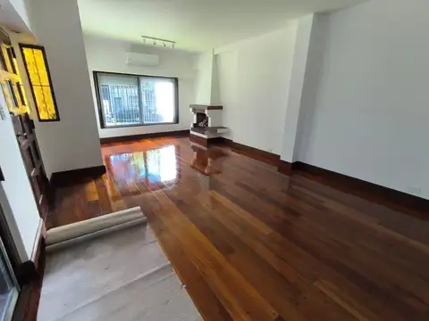 Casa en Alquiler con 1 cochera
