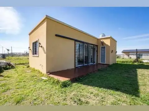 Casa 2 ambientes con 1 baño