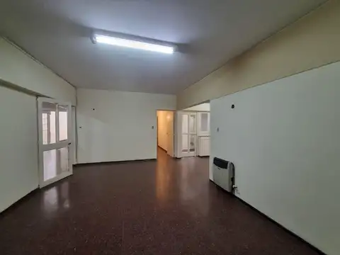 Casa 7 ambientes con 2 baños