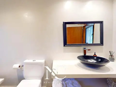 Casa 5 ambientes con 4 baños