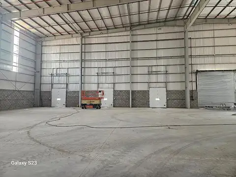 excelente deposito en polo industrial sobre Rta 8 San Martin con vecinos como Siemens