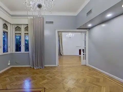 Casa 8 ambientes con 6 baños