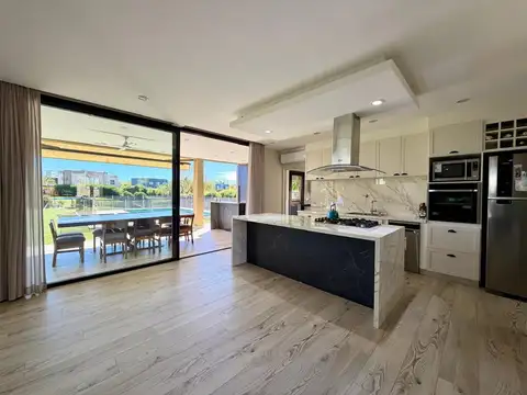 Casa en Venta en El Cantón - Barrio Islas, USD 450.000
