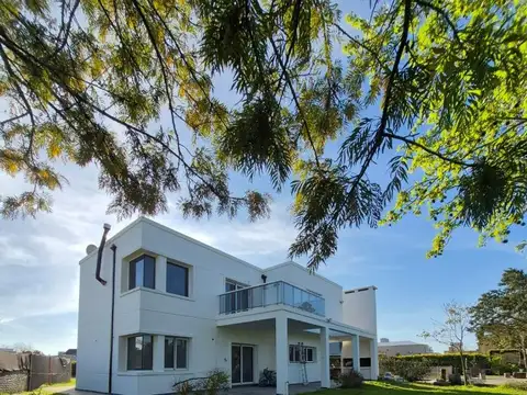 Casa en Barrio Cerrado Campos de Esther, Pueblo Esther
