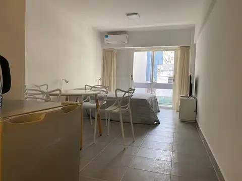 Disponible desde  31 agosto, frente, bien ubicado, amoblado