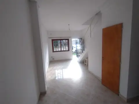 Depto Tipo Casa en Alquiler de 2 dormitorios