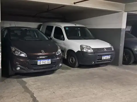 VENTA COMODA COCHERA EN MICROCENTRO