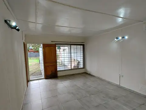 Depto Tipo Casa en Alquiler de 3 ambientes