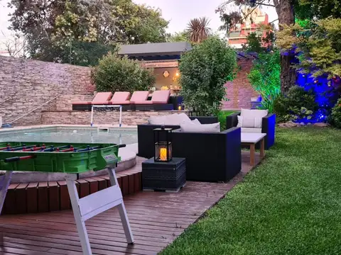 CASA CON PISCINA Y JARDIN , GIMNASIO Y SUM , LOTE DE 10.04 X 61.75 MTS , 4 AMBIENTES