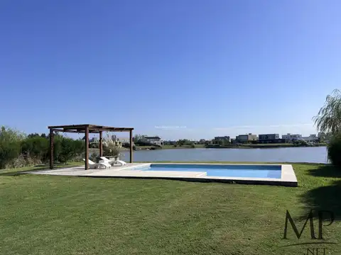 Venta Casa a la laguna en Horizontes al Sur 3 Dormitorios Canning 100