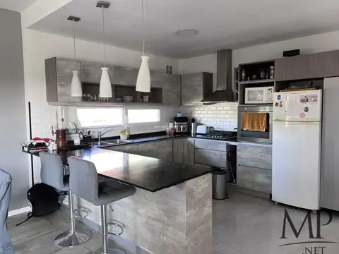 Casa 4 ambientes con 4 baños