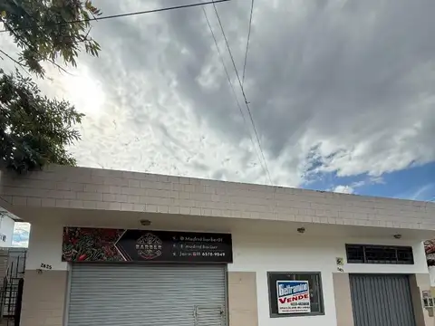 VENTA CASA 3 DORMITORIOS CON LOCAL MERLO