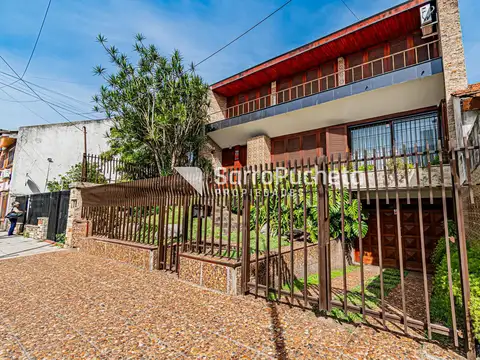 Venta Casa 6 ambientes con parque y piscina en Ramos Mejía Sur.