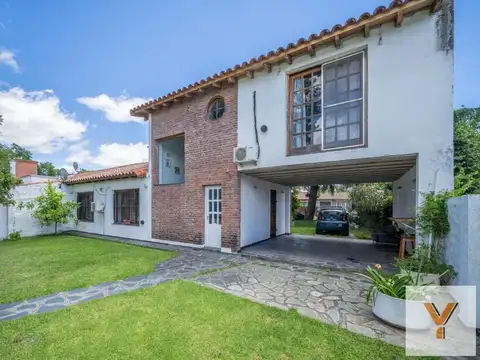 Casa en venta - 4 Dormitorios 3 Baños - Ezeiza