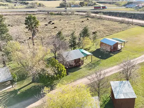 Granja con Casa y Cabañas Acceso a Colón