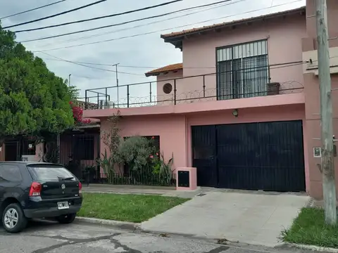 CASA 3 amb +  Dto Monoambiente en Planta alta - Venta