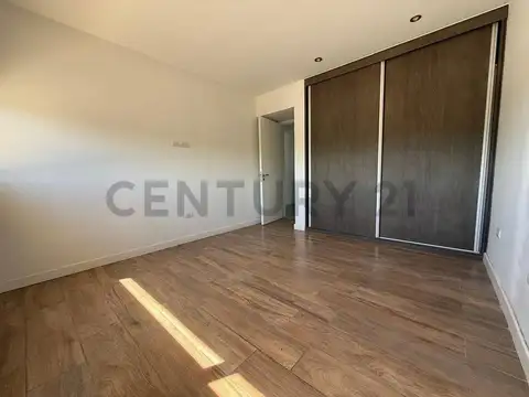 Casa 5 ambientes con 4 baños